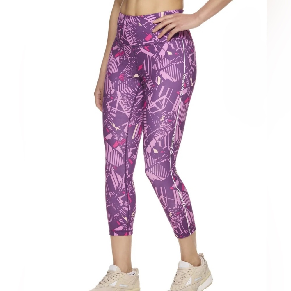 Reebok Woman’s Purple Logo High Rise Capri Workout leggings / Small 1/24